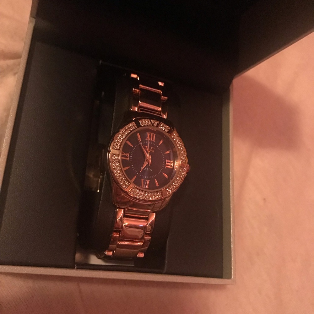 watch - Picture 2 of 5